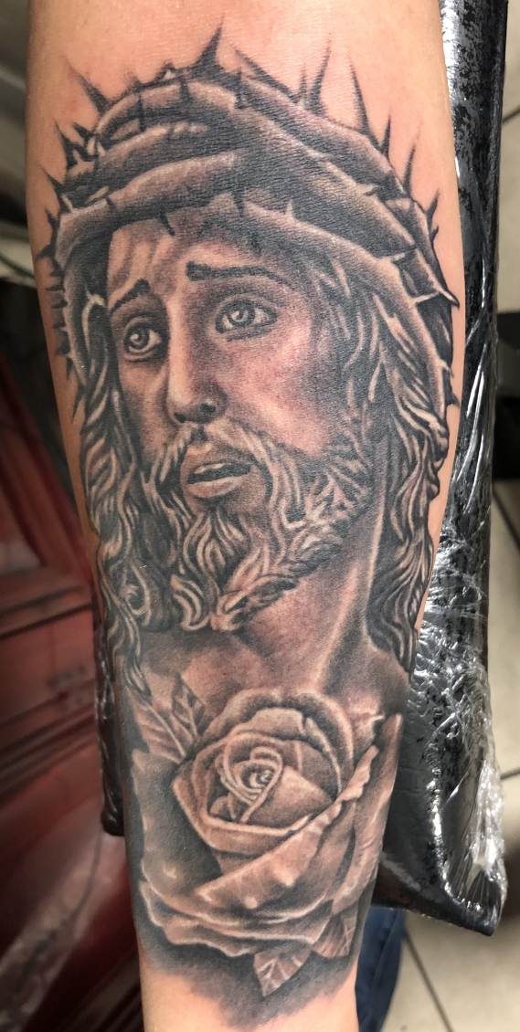 realism-christ-and-rose-tattoo-buford-ga
